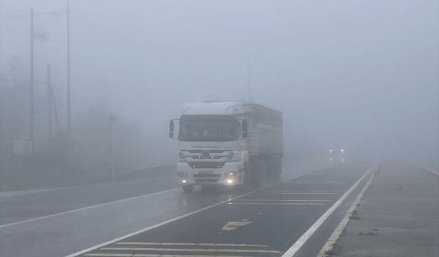 Bolu Dağı'nda sis ve sağanak etkili oldu