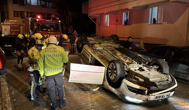 Bolu'da takla atan otomobildeki 2 kişi kazadan yara almadan kurtuldu