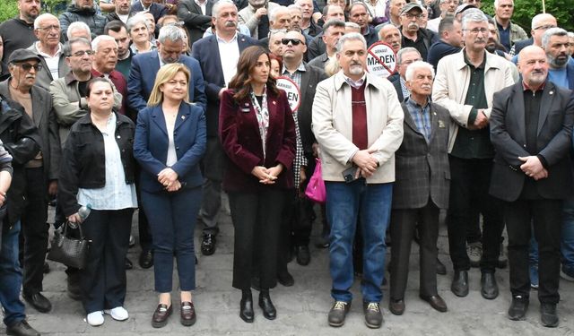 CHP heyeti maden ruhsatlarına tepki amacıyla Artvin'de vatandaşlarla bir araya geldi