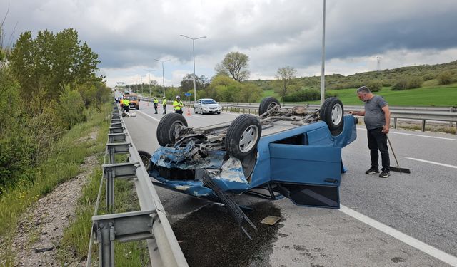 Çorum'da hafif ticari aracın çarptığı otomobilin sürücüsü yaralandı