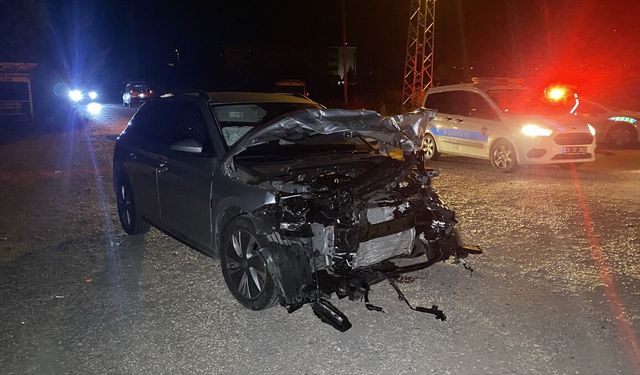 Çorum'da iki otomobilin çarpıştığı kazada 3'ü ağır 7 kişi yaralandı