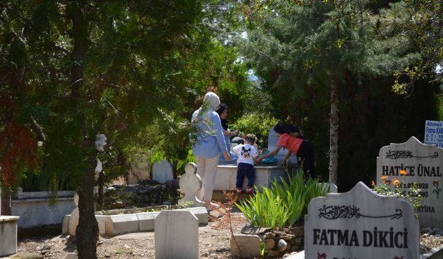 Dodurga'da arife günü mezarlıklar ziyaret edildi