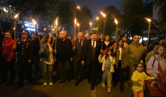 Düzce'de fener alayı düzenlendi