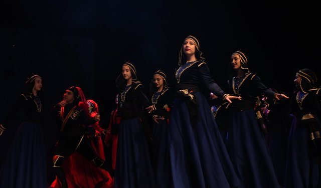 Düzce'de 'Vardoba Gürcü Gecesi' renkli görüntülere sahne oldu