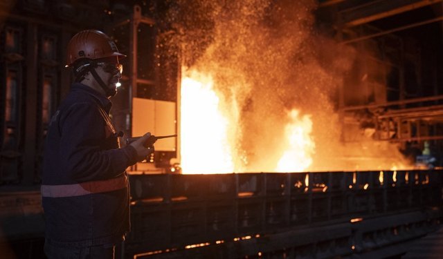 'Fabrikalar kuran fabrika'nın çalışanları demirin yolculuğunda özveriyle görev alıyor