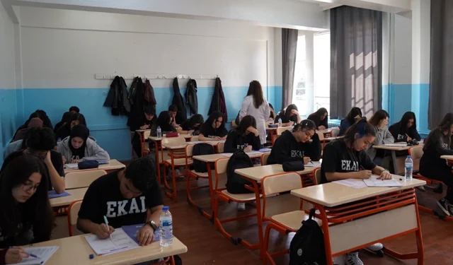 Gaziantep'te 12. sınıf öğrencilerine Büyükşehir'den deneme sınavı