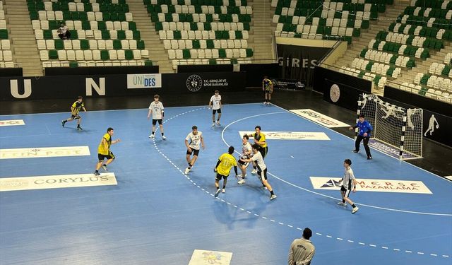 Giresun'da Yeşilay Genç Erkekler Hentbol Türkiye Şampiyonası başladı