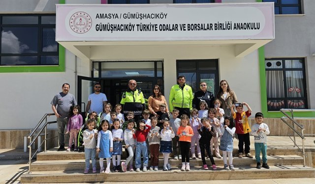 Gümüşhacıköy'de minik öğrencilere trafik eğitimi