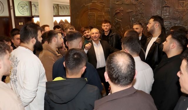 İŞÇİLER SENDİKADA...