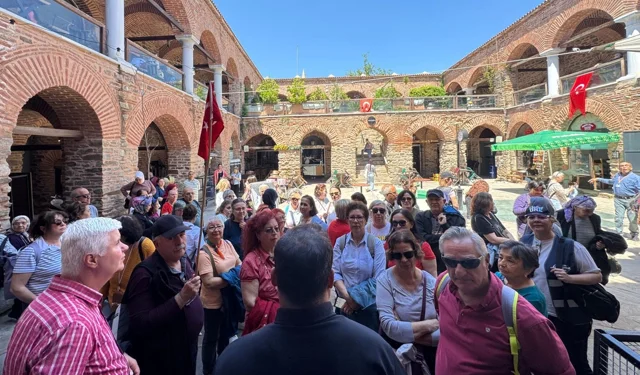 İzmir Büyükşehir'den emeklilere özel gezi programı