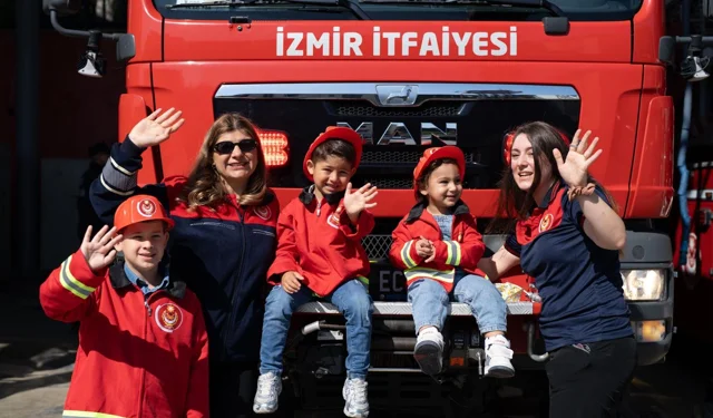 İzmir'de alevlere koşan süper anneler