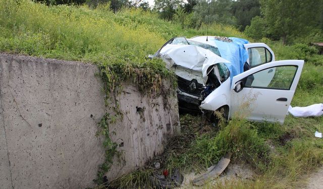 İSTİNAT DUVARINA ÇARPTI, HAYATINI KAYBETTİ