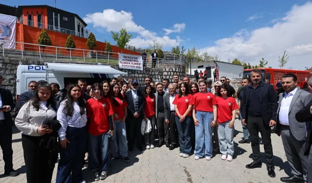 Kayseri Büyükşehir'den plaj voleybolu hediyesi