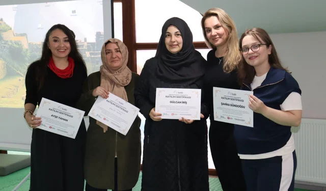 Kocaeli İZGİM'de anne adaylarının sertifika sevinci