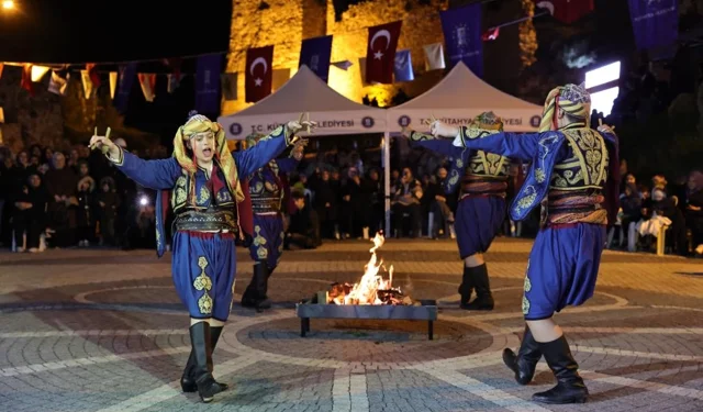 Kütahya Kalesi'nde 'Dilek Ateşi' yandı