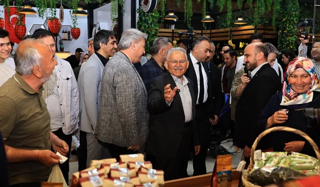 Memduh Büyükkılıç'tan Çarşı Melikgazi'ye ziyaret
