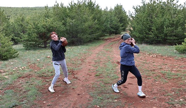 Milli boksörler Hatice ve Esra, Avrupa'da zirve için yüksek irtifada güç depoluyor