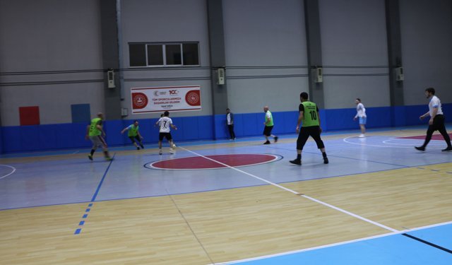 Of'ta 3. Geleneksel Futsal Turnuvası başladı
