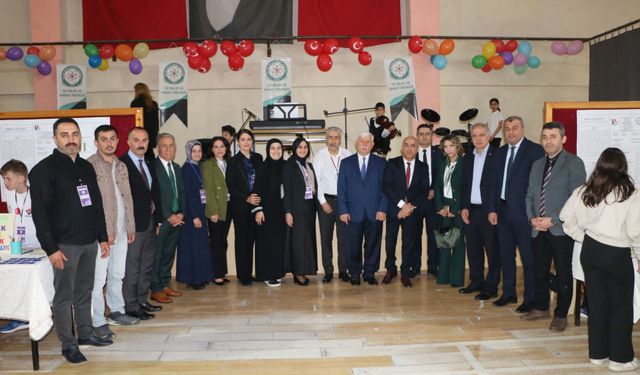 Of'ta TÜBİTAK 4006-A Bilim Fuarı açıldı