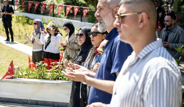 Samsun ve çevre illerde vatandaşlar bayram arifesinde mezarlıkları ziyaret etti