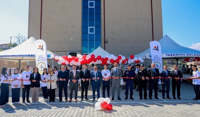 Taşköprü'de TÜBİTAK 4006 Bilim Fuarı Projeleri sergilendi