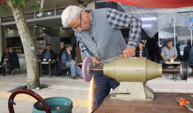 Taşova'da bıçak bileyicilerde bayram yoğunluğu