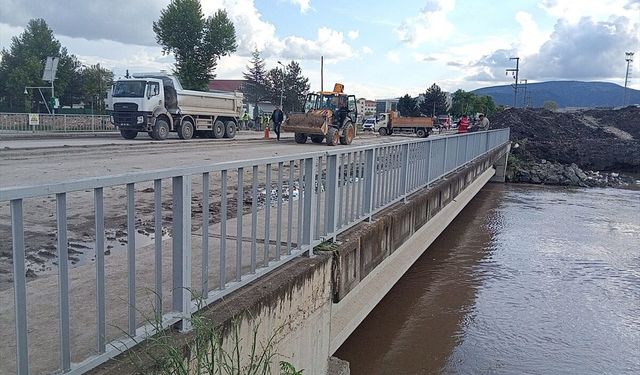 Tokat'ın Turhal, Pazar ve Niksar ilçelerinde taşkın riski nedeniyle çalışmalar sürüyor