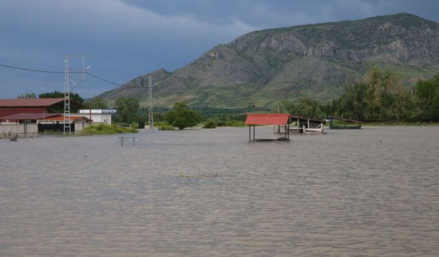 Tokat'ta sular altında kalan mezarlık ve tarım arazileri dronla görüntülendi