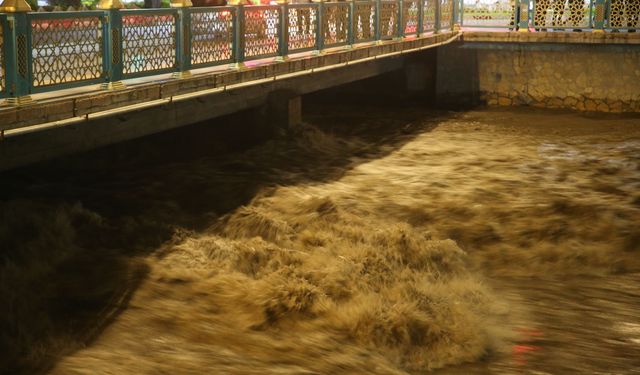 Tokat'ta Yeşilırmak Nehri'nin su seviyesi yükseldi