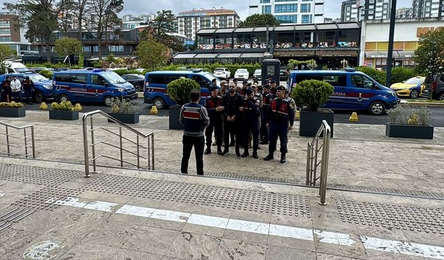 Trabzon merkezli siber dolandırıcılık operasyonunda gözaltına alınan şüphelilerden 11'i tutuklandı