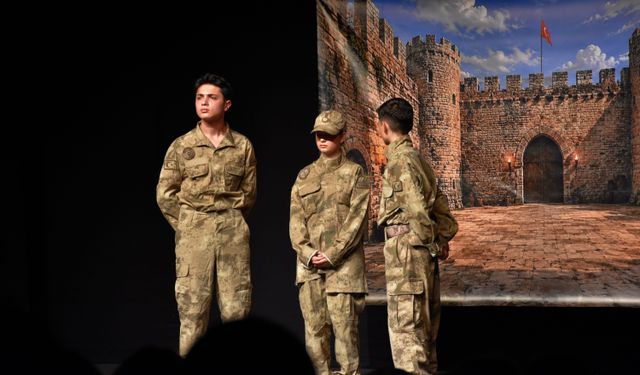 Trabzon'da 'Yönetmen Öğretmen Tiyatro Festivali' başladı