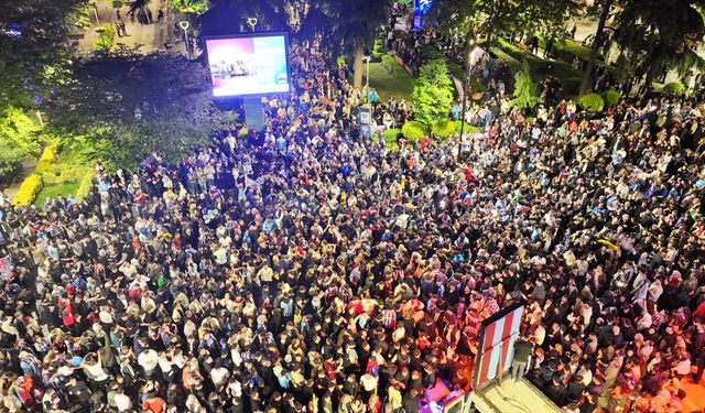 Trabzonsporlu taraftarlar, Ziraat Türkiye Kupası şampiyonluğunu kutladı