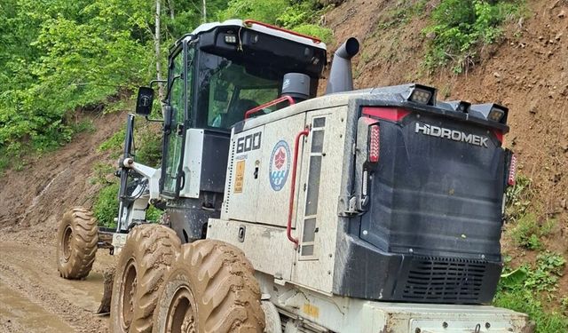 Trabzon'un bazı ilçelerinde yağış etkili oldu