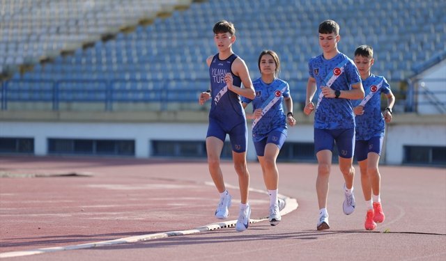 Türkiye Kupası'ndan madalyalarla dönen Karabüklü triatloncu gençlerin hedefi milli forma