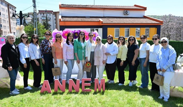 ANNELER VE ÇOCUKLARINA ÖZEL GÜN