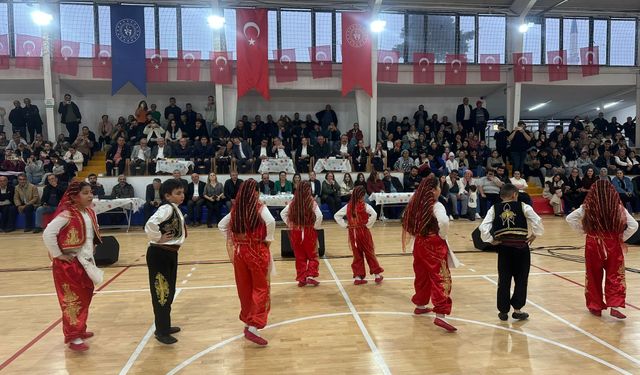 GENÇLİK ŞÖLENİNE YOĞUN KATILIM