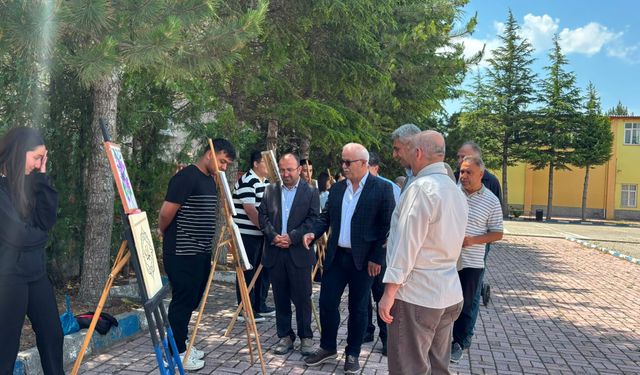 Alaca'da 'Rehberin Renkleri' yıl sonu tezhip sergisi açıldı