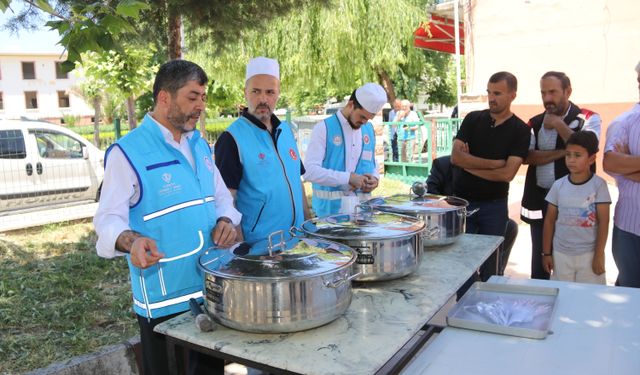 Amasya ve Taşova'da vatandaşlara aşure ikram edildi