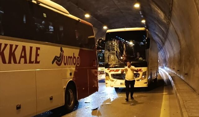 Bolu Dağı Tüneli'nde meydana gelen zincirleme kaza ulaşımı aksattı