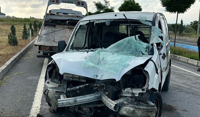 Bolu'da devrilen hafif ticari aracın sürücüsü yaralandı