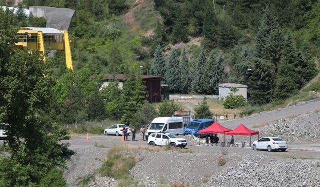 Bolu'da maden ocağındaki göçükte mahsur kalan işçiyi arama kurtarma çalışması sürüyor