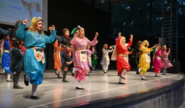 Bornova'da 'dansın renkleri' büyüledi