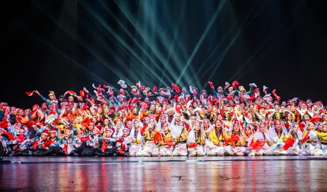 Bursa'da Karagöz Halk Dansları'ndan muhteşem final