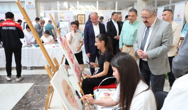 Çarşamba Gençlik Merkezinde yıl sonu sergisi açıldı