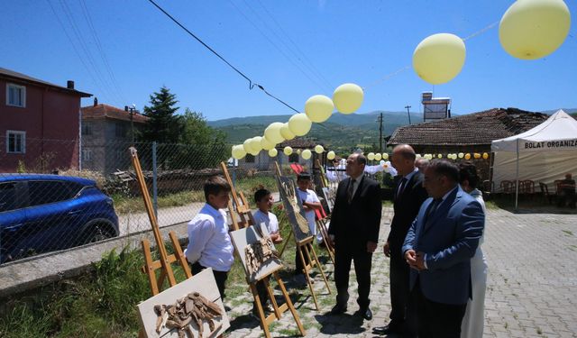 Doğadan toplanan malzemeler ilkokul öğrencilerinin elinde 'farkındalık eserine' dönüştü