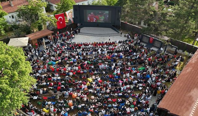 Doğu Marmara ve Batı Karadeniz'de A Milli Futbol Takımı'nın maçı dev ekranlardan izlendi