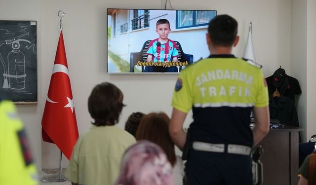 Düzce Belediyesinden jandarma personeline 'Babalar Günü' sürprizi