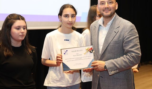 Düzce'de '3. Geleneksel Eğitimde Başarı Ödülleri' düzenlendi