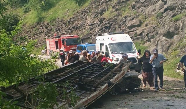 Düzce'de şarampole devrilen çekicinin sürücüsü öldü