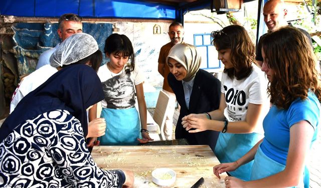 Gümüşhacıköy'de yaşlılar ve öğrenciler aynı sofrada buluştu